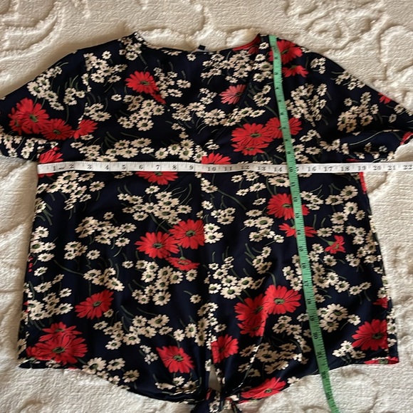 Madewell  WOMEN'S BLUE HILLSIDE DAISIES SHORT SLEEVE NOVEL TIE-FRONT TOP - Picture 9 of 9